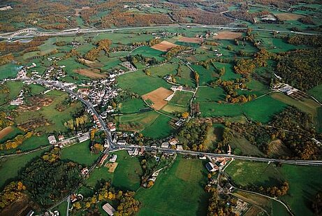 Le Bourg de Cressensac et la route de Souillac