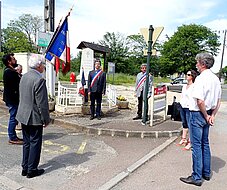 Le comité restreint devant le Monument de la Résistance à Cressensac