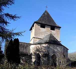 L'église de Sarrazac depuis la place Taillardat