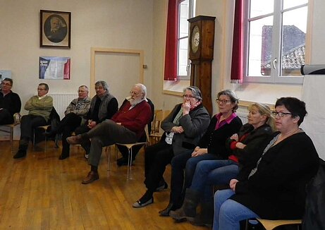 Une partie de l'assistance attentive