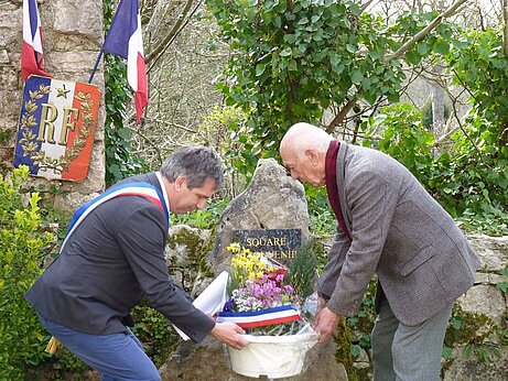 Dépôt de gerbe à l'Hôpital Saint-Jean