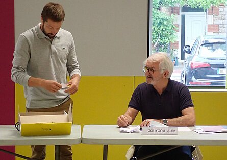 J. Vergne, accesseur à coté du doyen A. Gouygou lors de l'élection du Maire