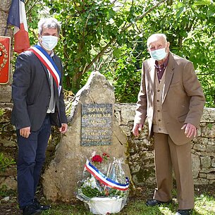Dépôt gerbe à l'Hôpital St-Jean